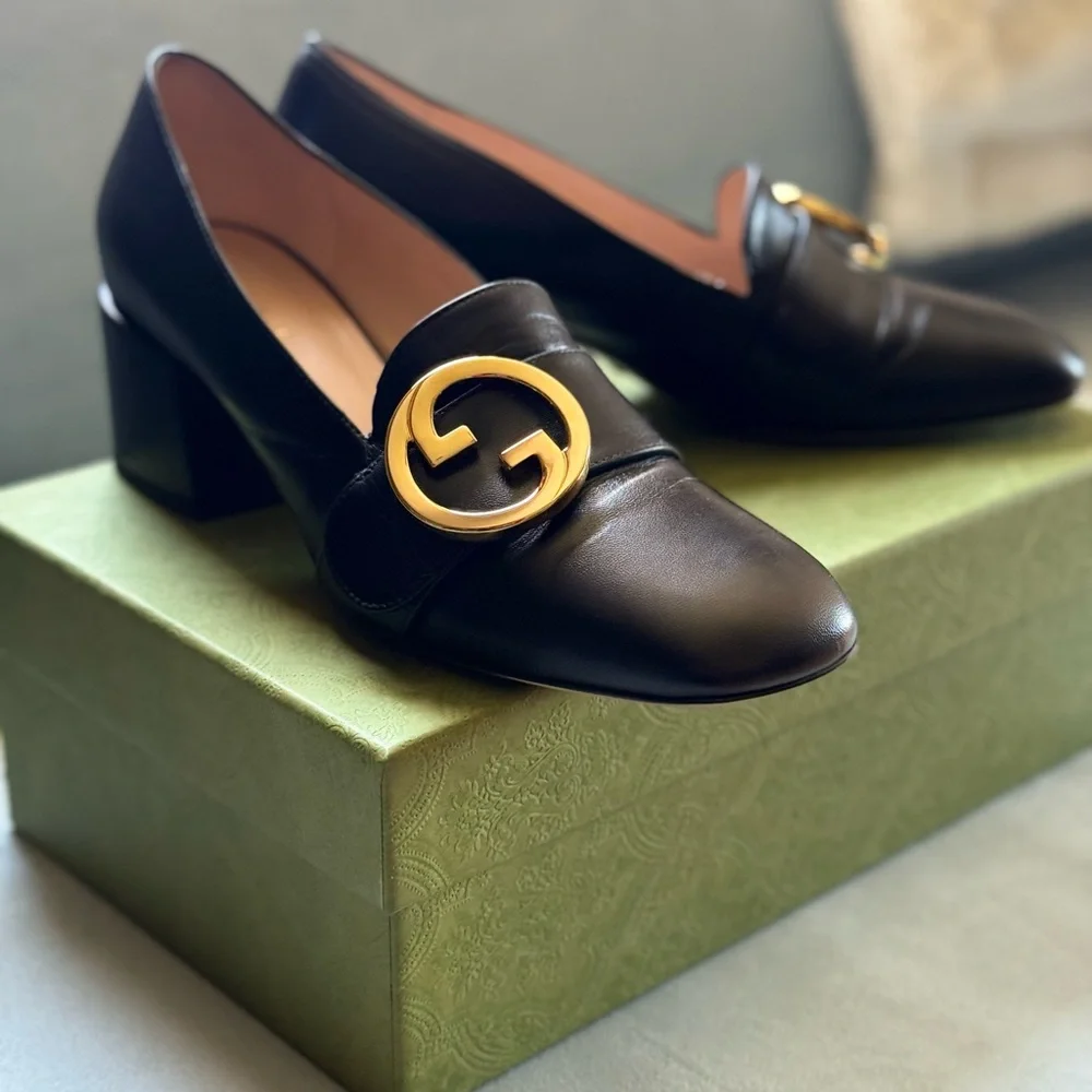Gucci Black Leather Loafers with Gold Emblem - Picture 1 of 9